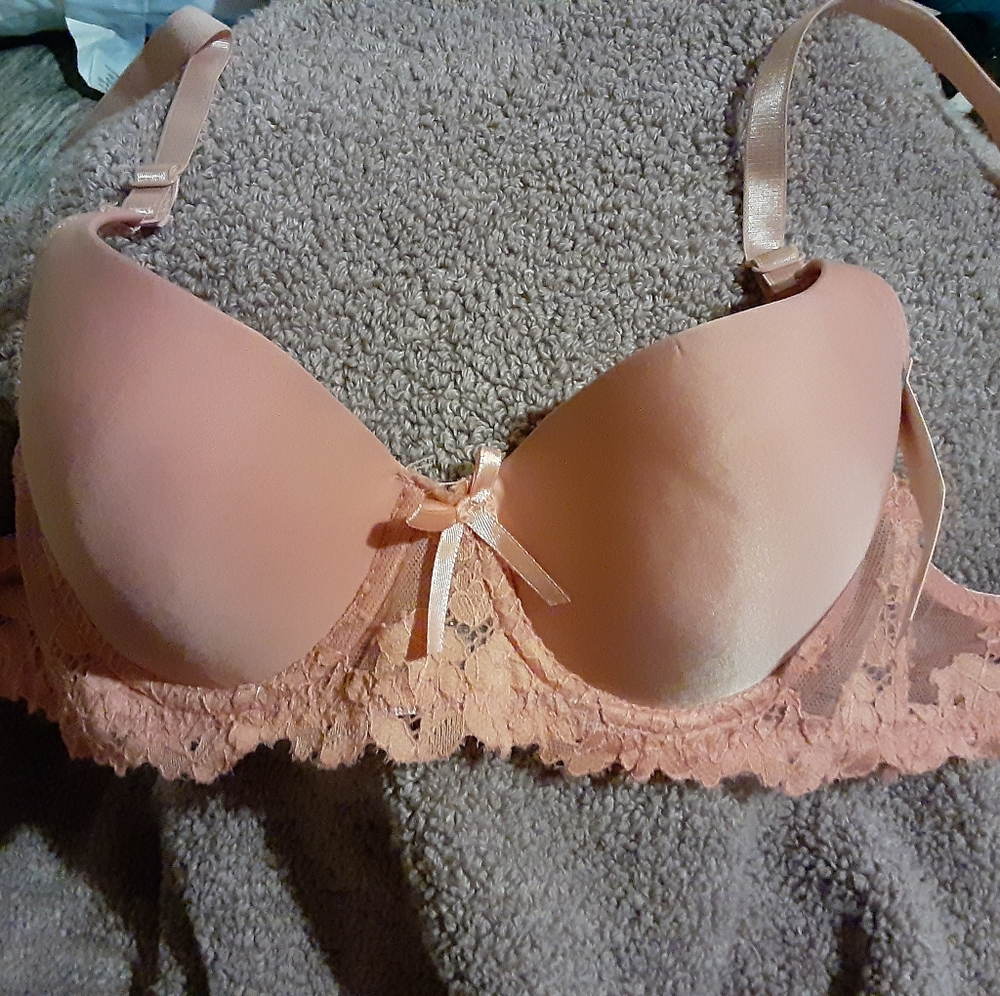 32 B peach bra